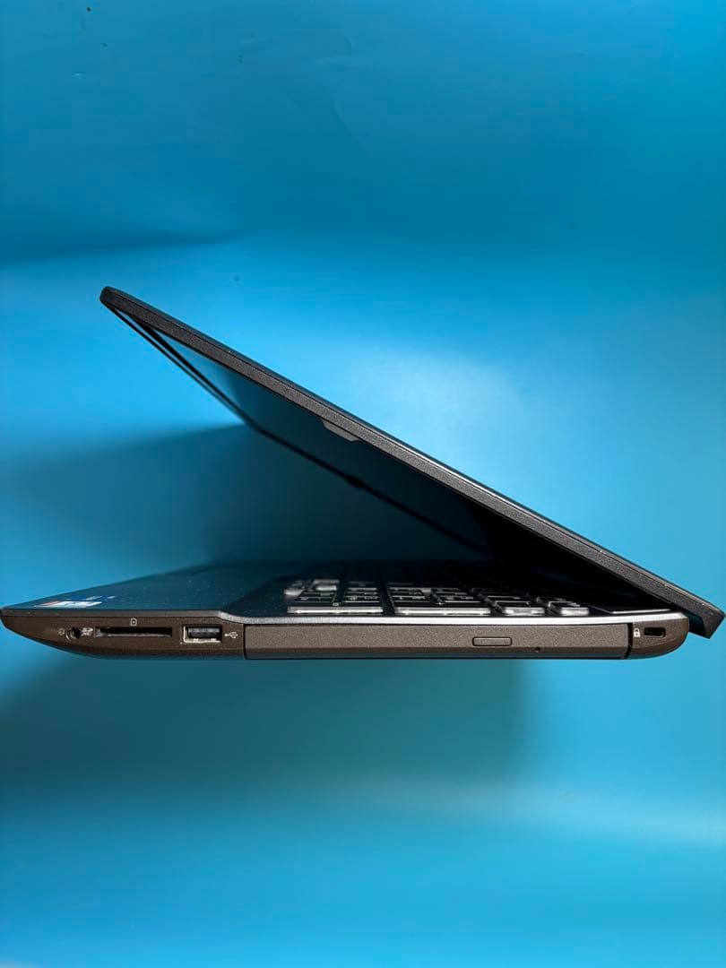 富士通 LIFEBOOK AH53/E3 i7 1165G7 SSD 2TB