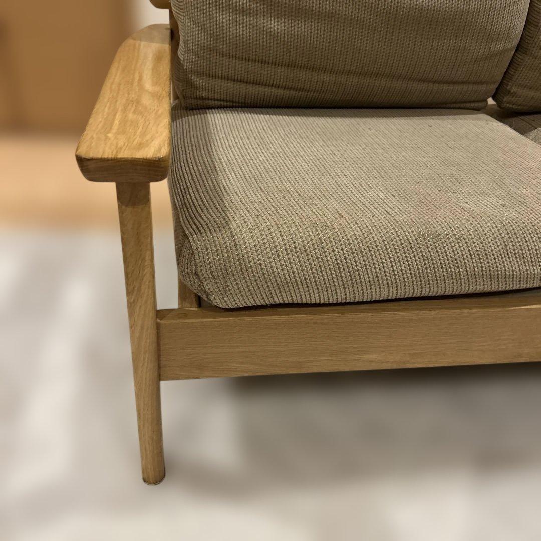 ベージュの木製フレームソファ送料込み