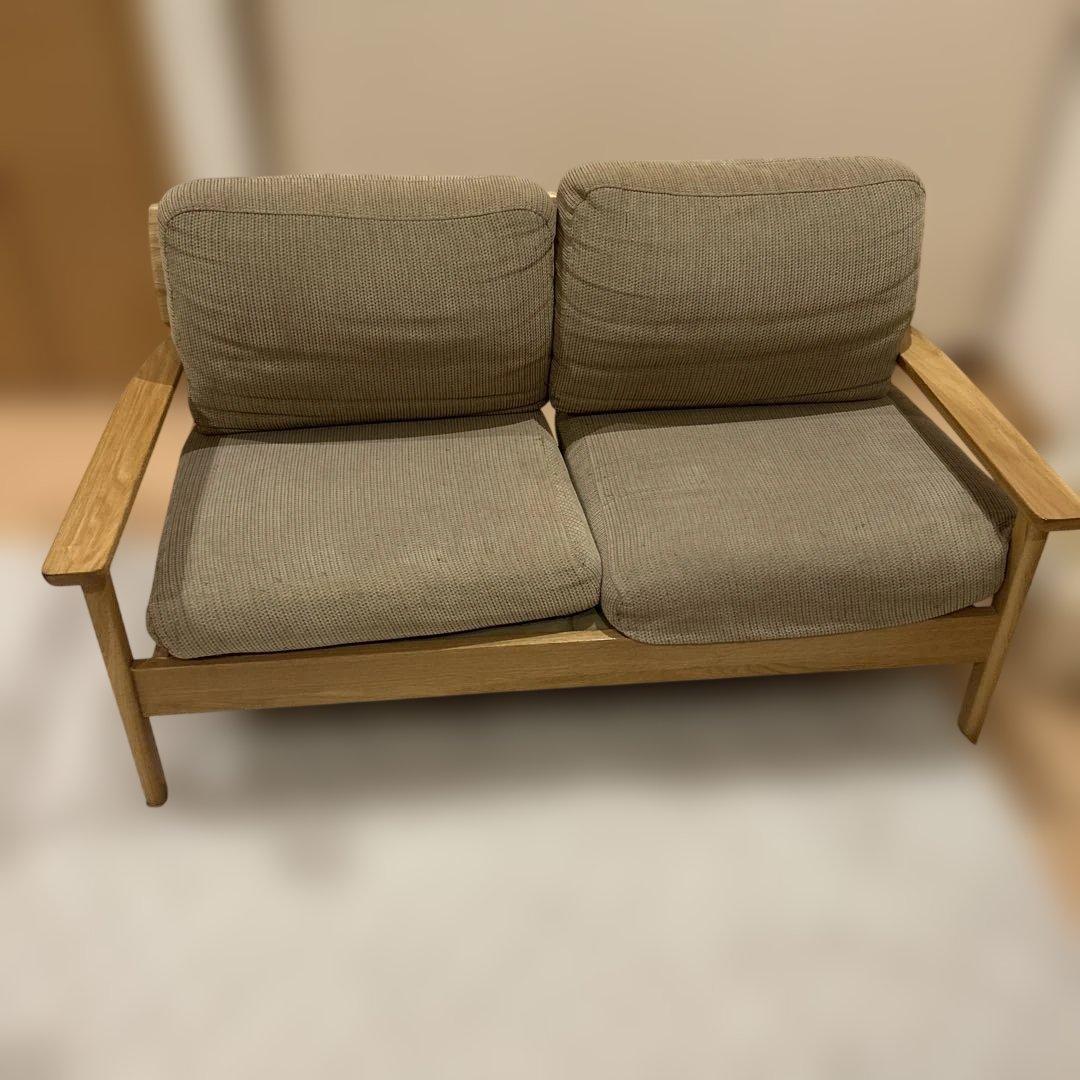 ベージュの木製フレームソファ送料込み