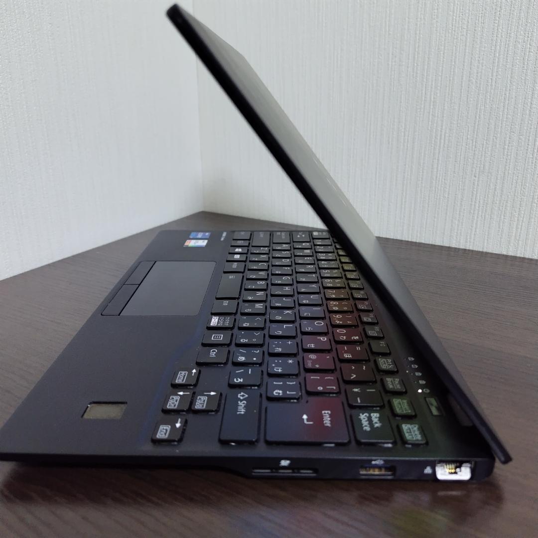 【第１１世代Corei7薄型モバイル】富士通／U9311F／16GB／512GB