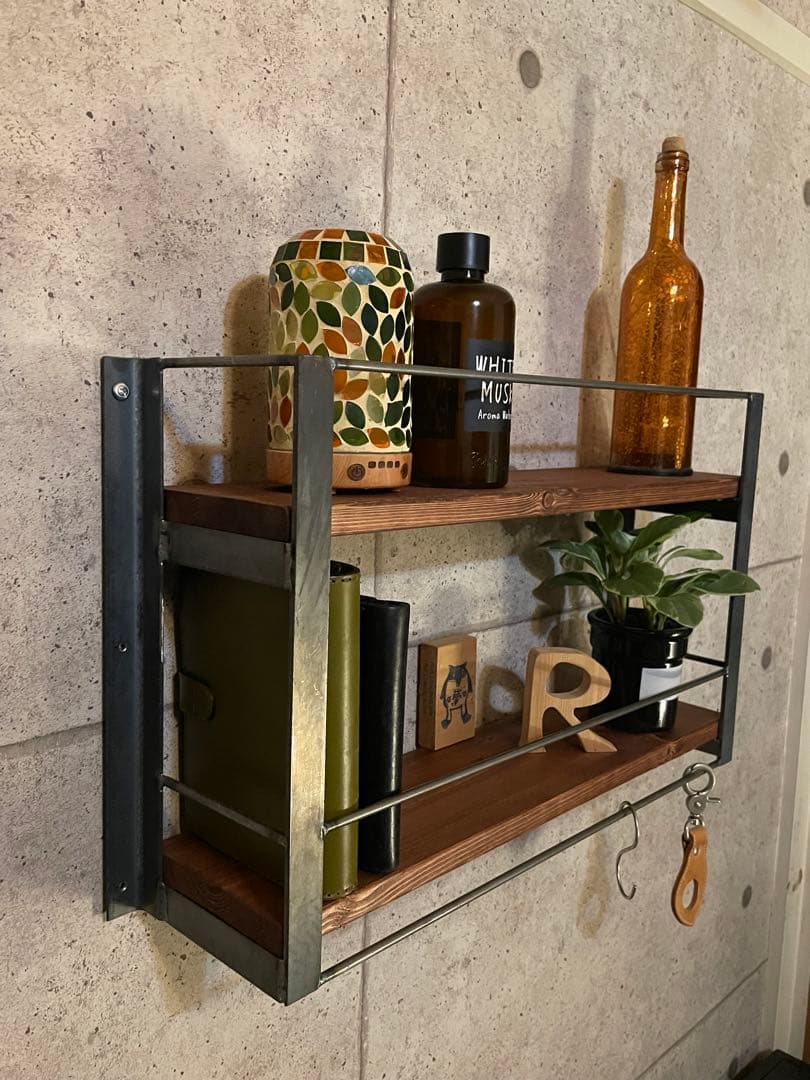 ウォールシェルフ　アイアン壁掛けラック　コレクションラック　ハンドメイド　無骨
