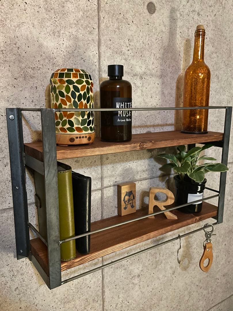 ウォールシェルフ　アイアン壁掛けラック　コレクションラック　ハンドメイド　無骨