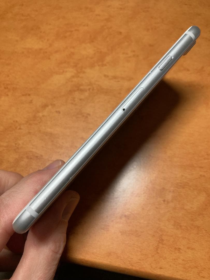 Apple iPhone 8 64GB シルバー Amazon再生品