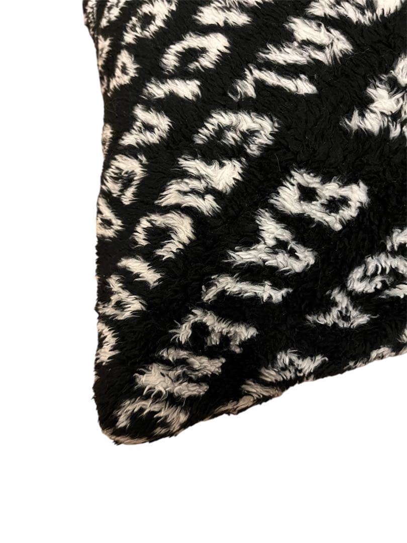 バレンシアガ BALENCIAGA ロゴクッション