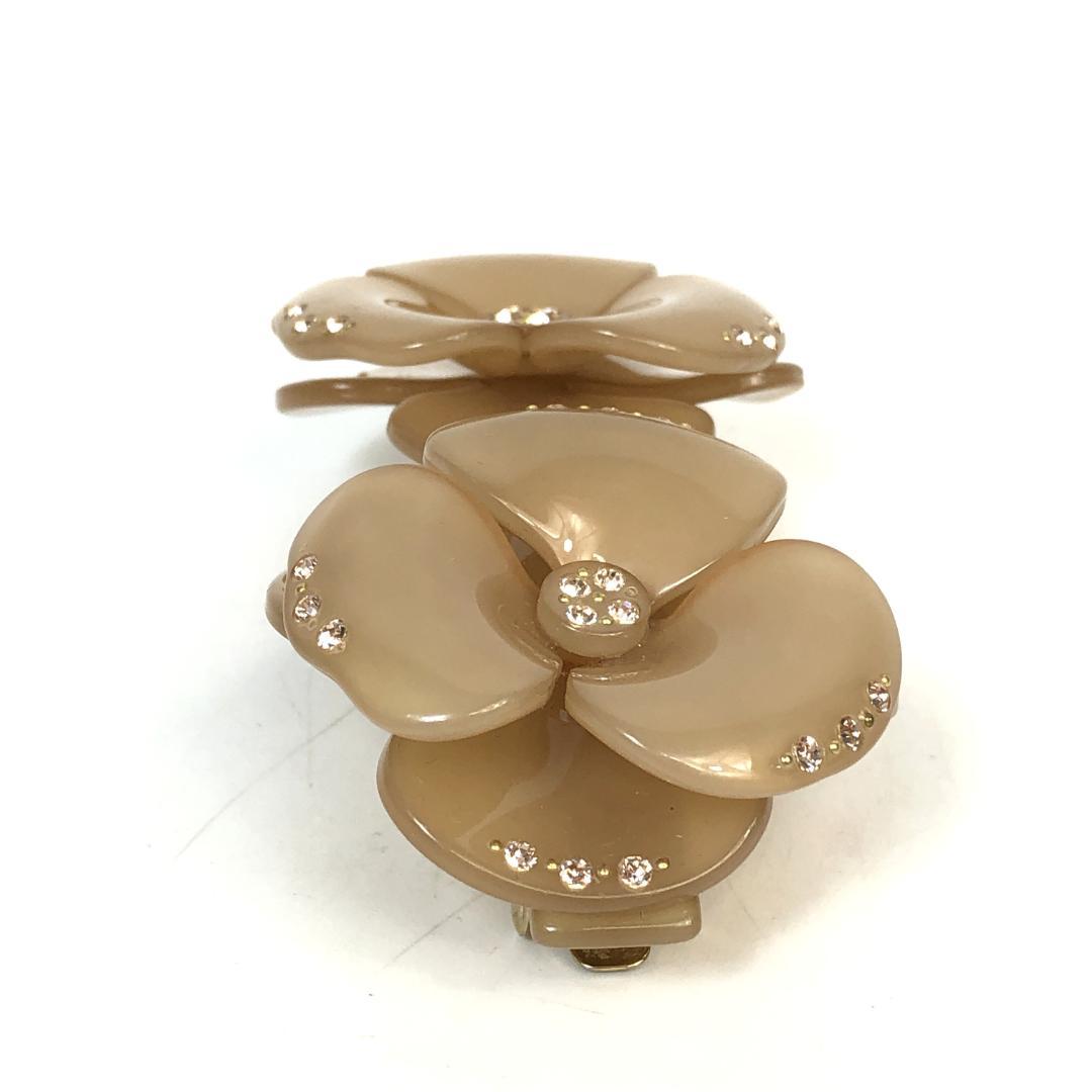 F10337 アレクサンドルドゥパリ バレッタ カメリア ストーン ベージュ