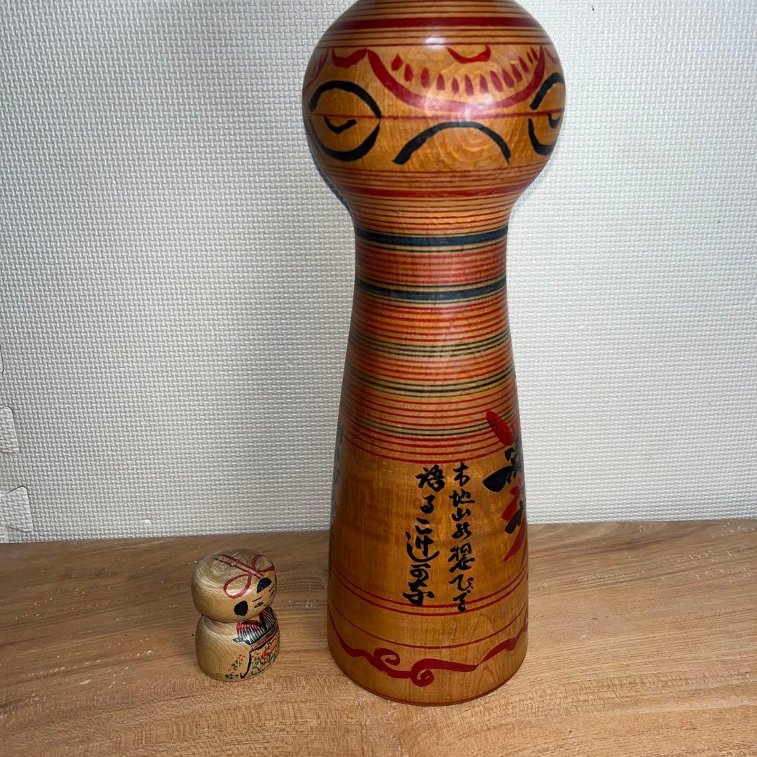 ⭕️現代の名工　小椋久太郎　超レア　朱桂材　赤色菊模様　大型　伝統こけし