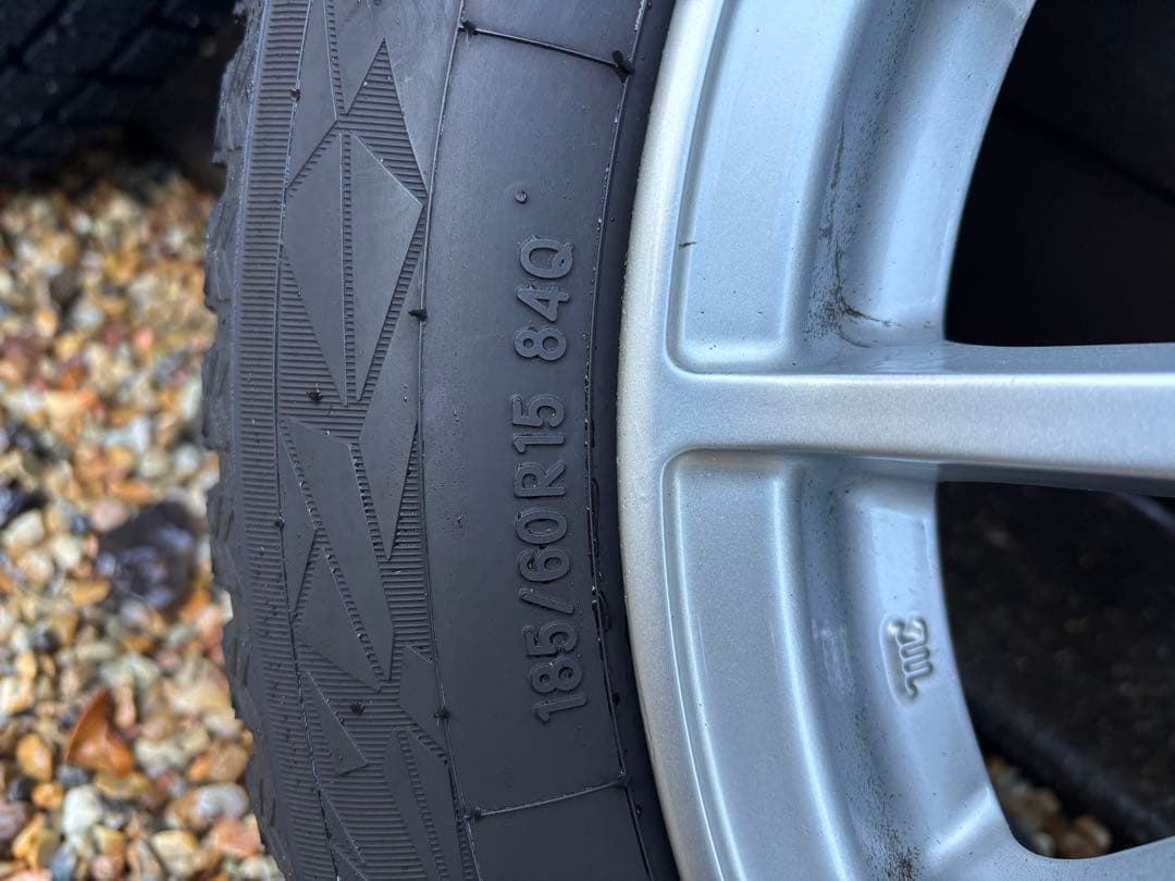 黒柴タローさま 専用！185/60R15★2020年製造スタッド2シーズン使用