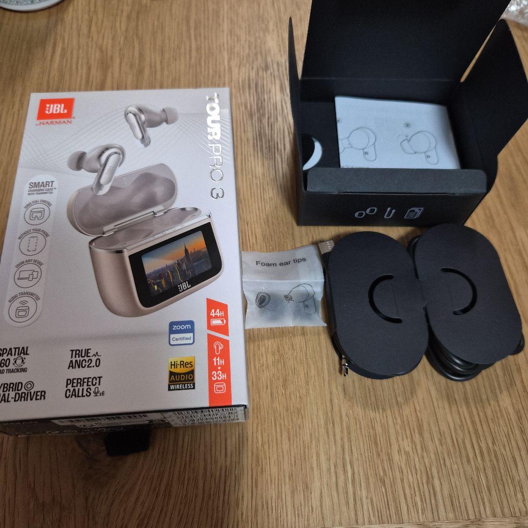 JBL TOUR PRO 3 ワイヤレスイヤホン　ケース付