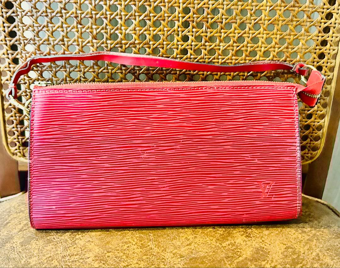 Louis Vuitton エピレザー レッドショルダーバッグ