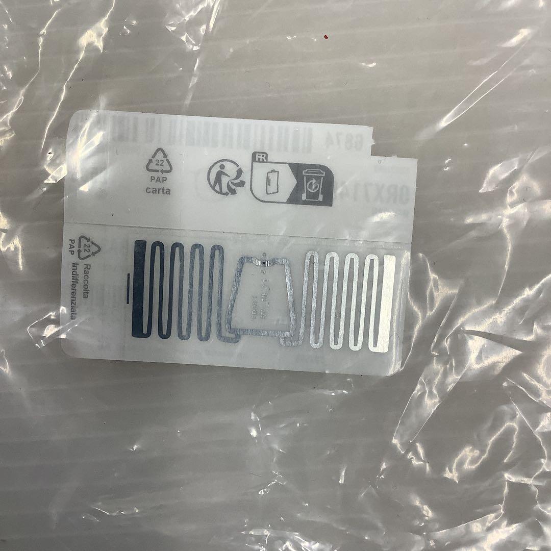 クルマの中でも色が変わる！　可視光線調光レンズ×レイバンRX7140