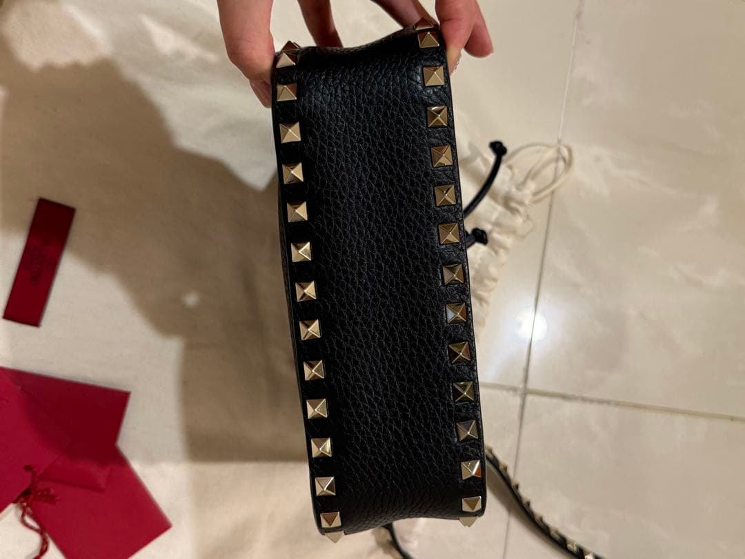VALENTINO ヴァレンティノロックスタッズ レザーショルダーバッグ