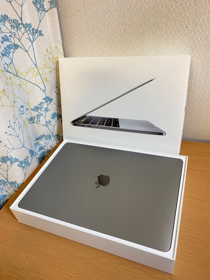 美品 MacBook Pro 13インチ 指紋認証、タッチパネル /箱有り