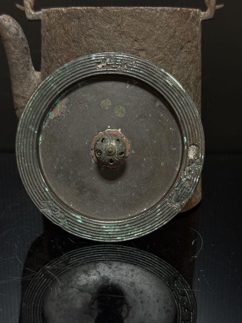龍文堂 安之介 造 銀象嵌提手 宣徳蟲喰輪線蓋 筒型 鉄瓶 茶道具