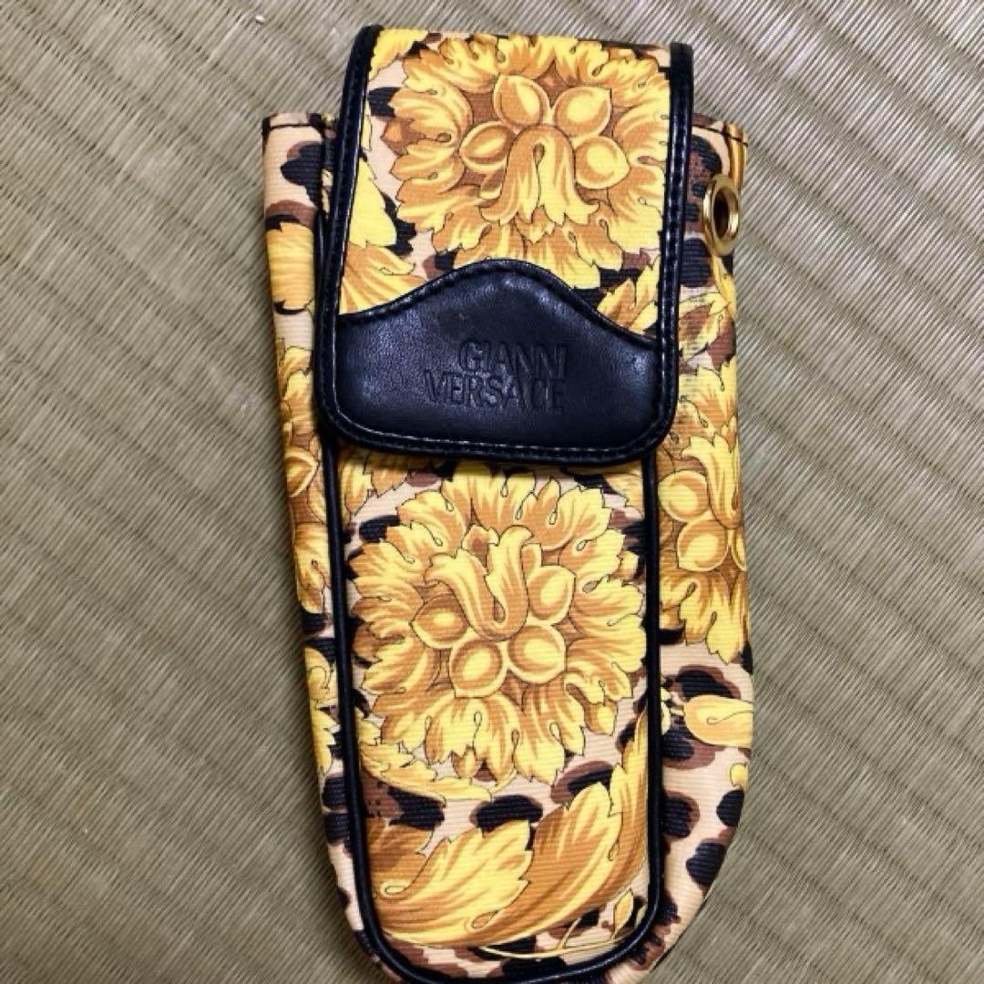 ジャンニヴェルサーチ 小物入れ 携帯入れ レオパードのチェーン携帯ケース