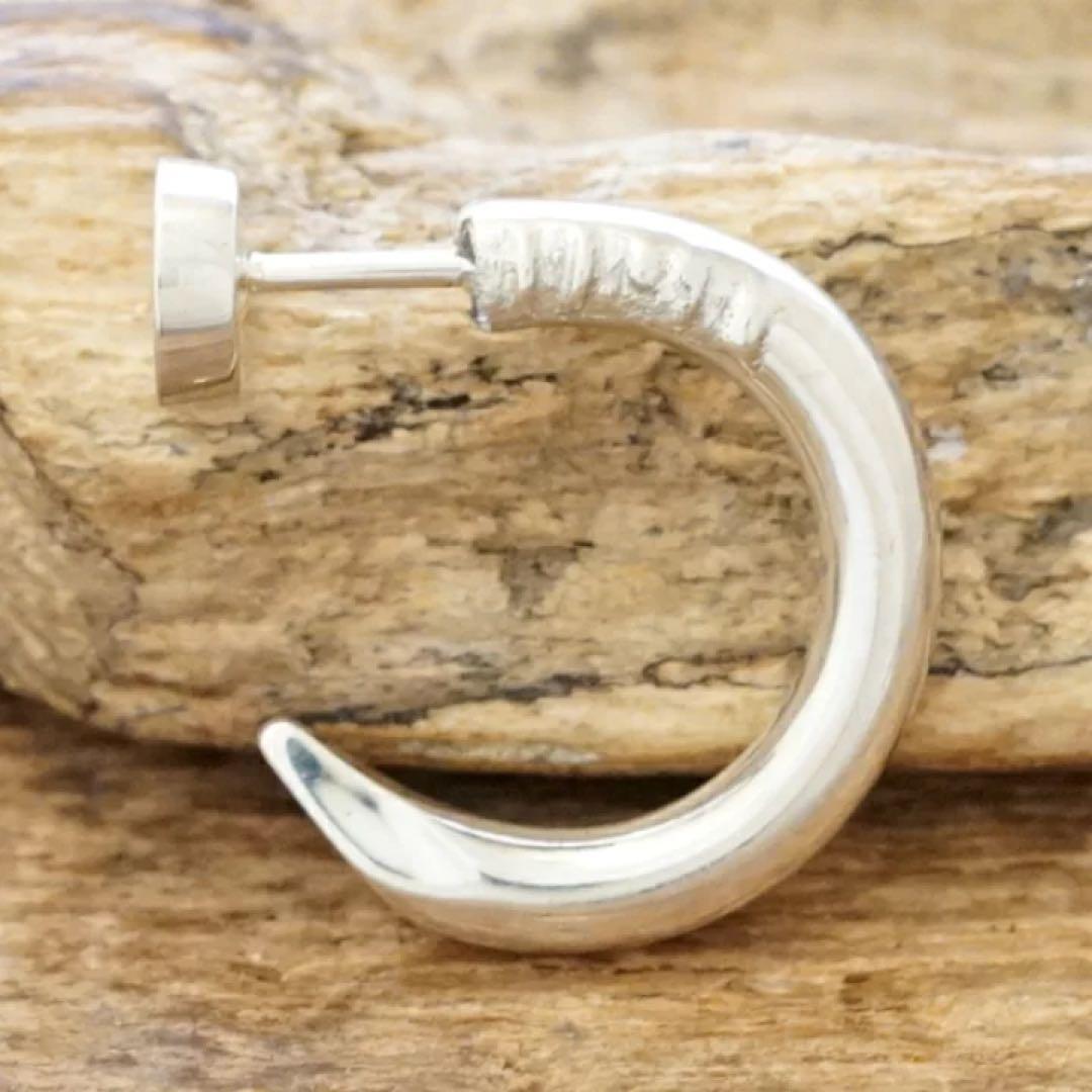 りくまる　ワンオクロック Taka着用 ネイル ピアス 2個セット