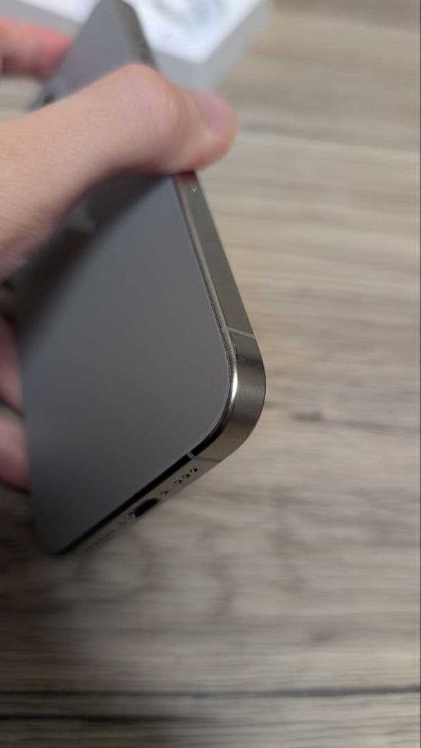 iPhone 15 pro ナチュラルチタニウム 128GB