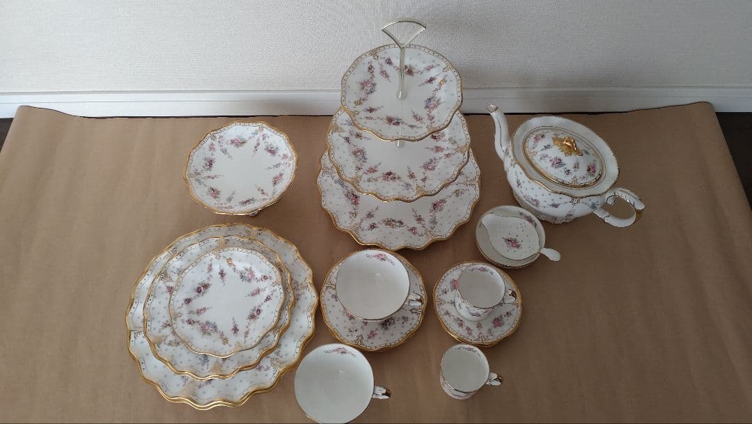 ロイヤルクラウンダービーのアントワネットシリーズ食器