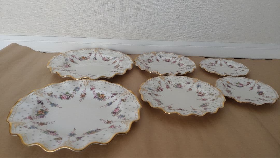 ロイヤルクラウンダービーのアントワネットシリーズ食器