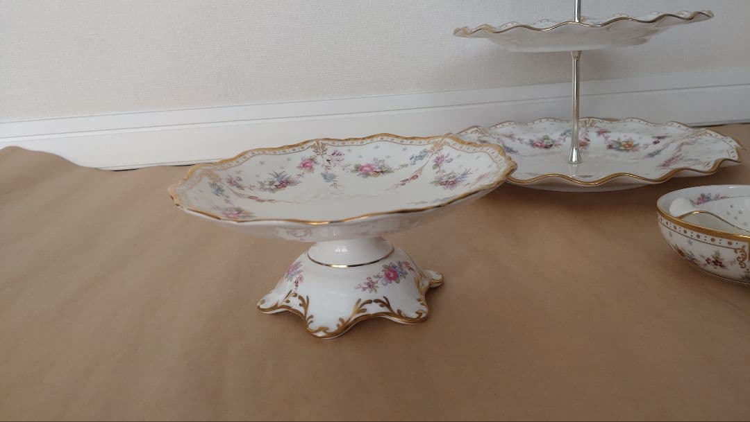 ロイヤルクラウンダービーのアントワネットシリーズ食器