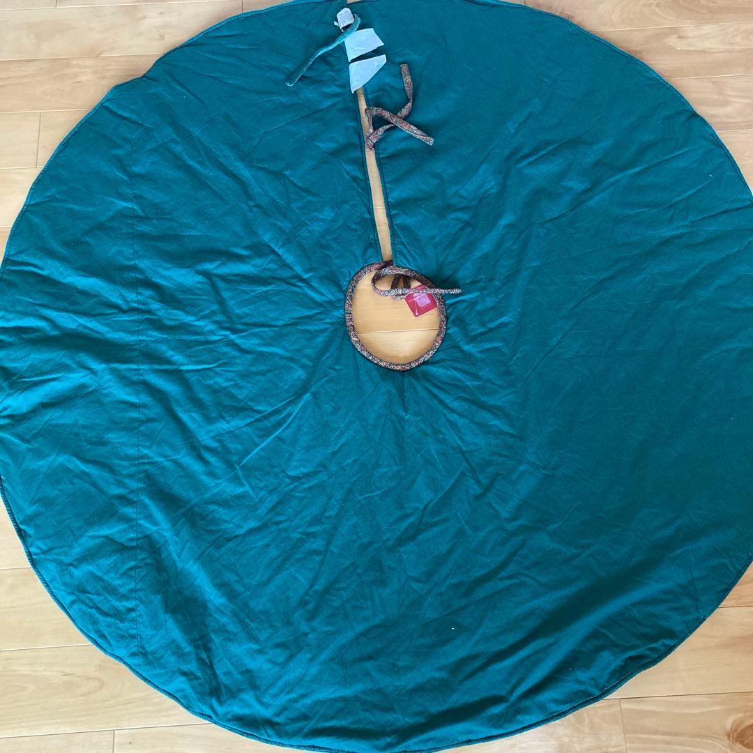 断捨離の為更にお値下げ。クリスマスツリー　スカート　直径147センチ