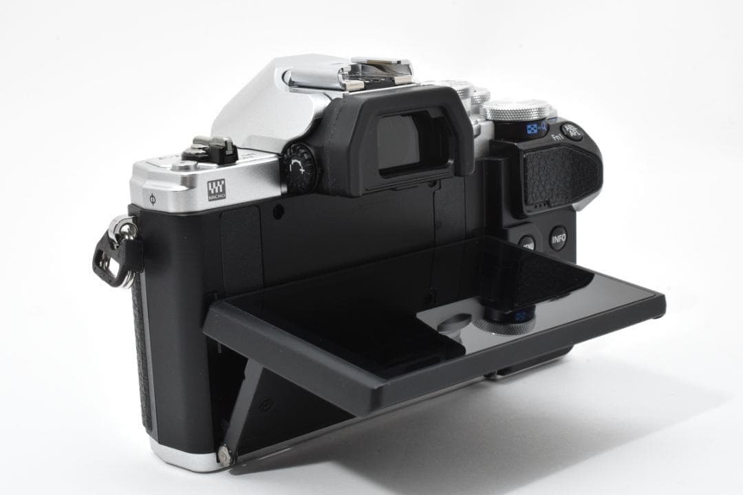 ■ ほぼ新品 ■ OLYMPUS E-M10 III ボディ <S数1726回>