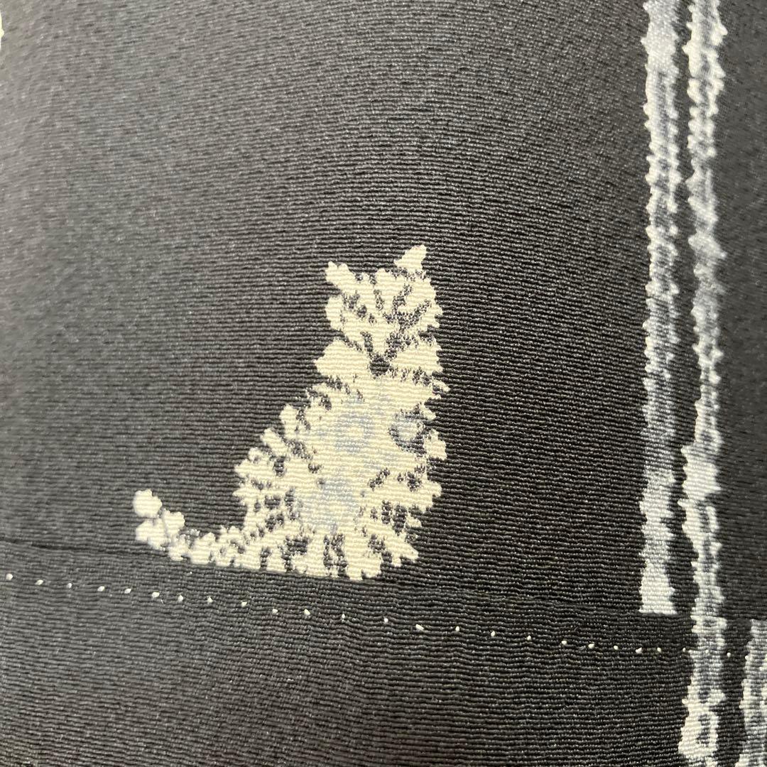 小紋　絞り染め抜きのネコ　黒地