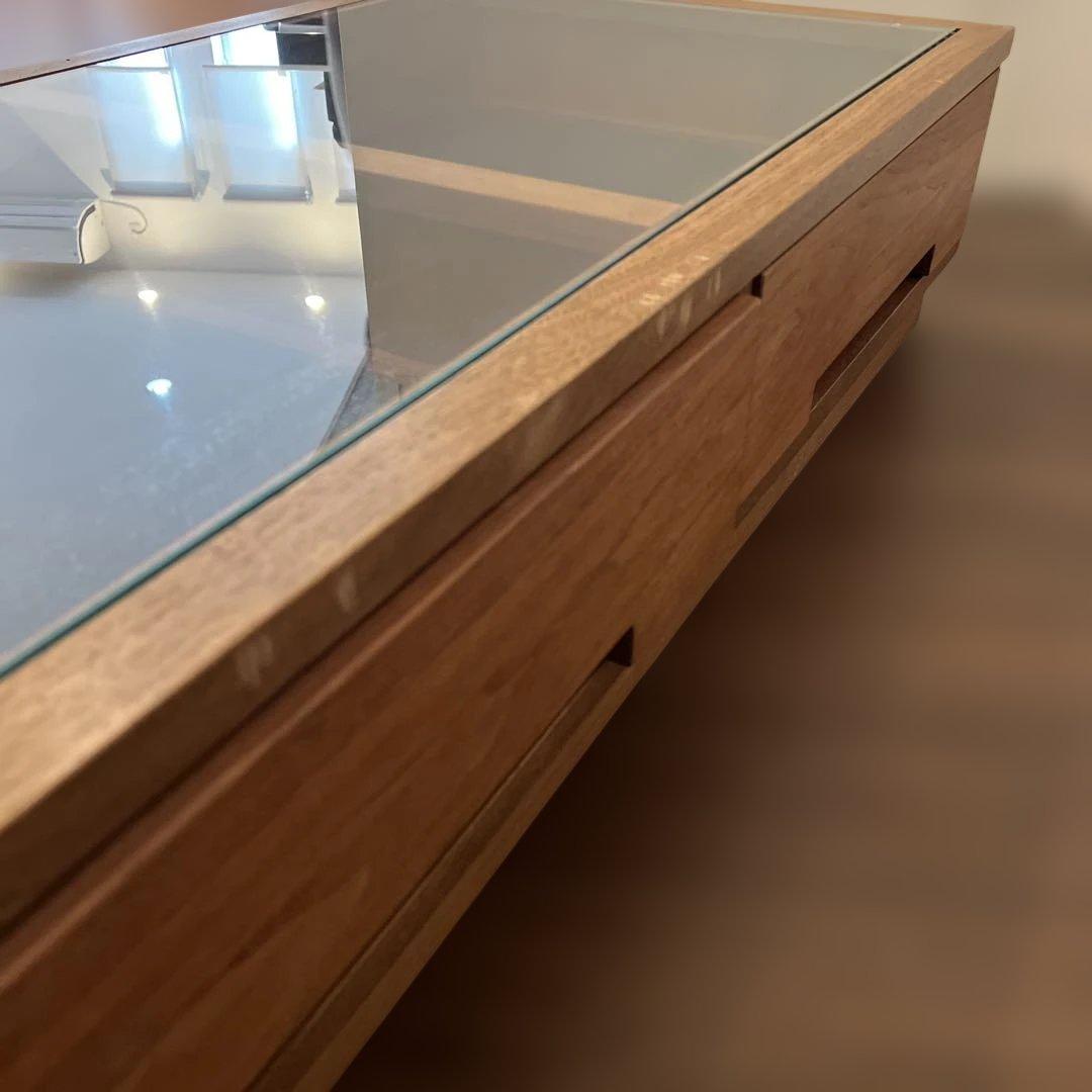 マスターウォール　センターテーブル ローテーブル　ガラス天板 引き出し付き