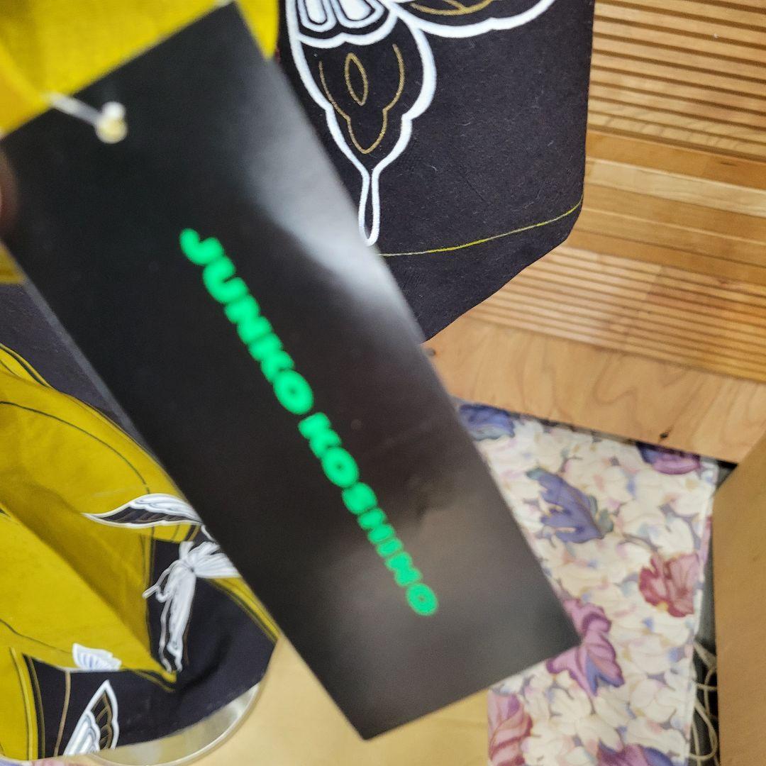 コシノジュンコ　蝶がインパクトある絵模様を見せる注染めの浴衣です