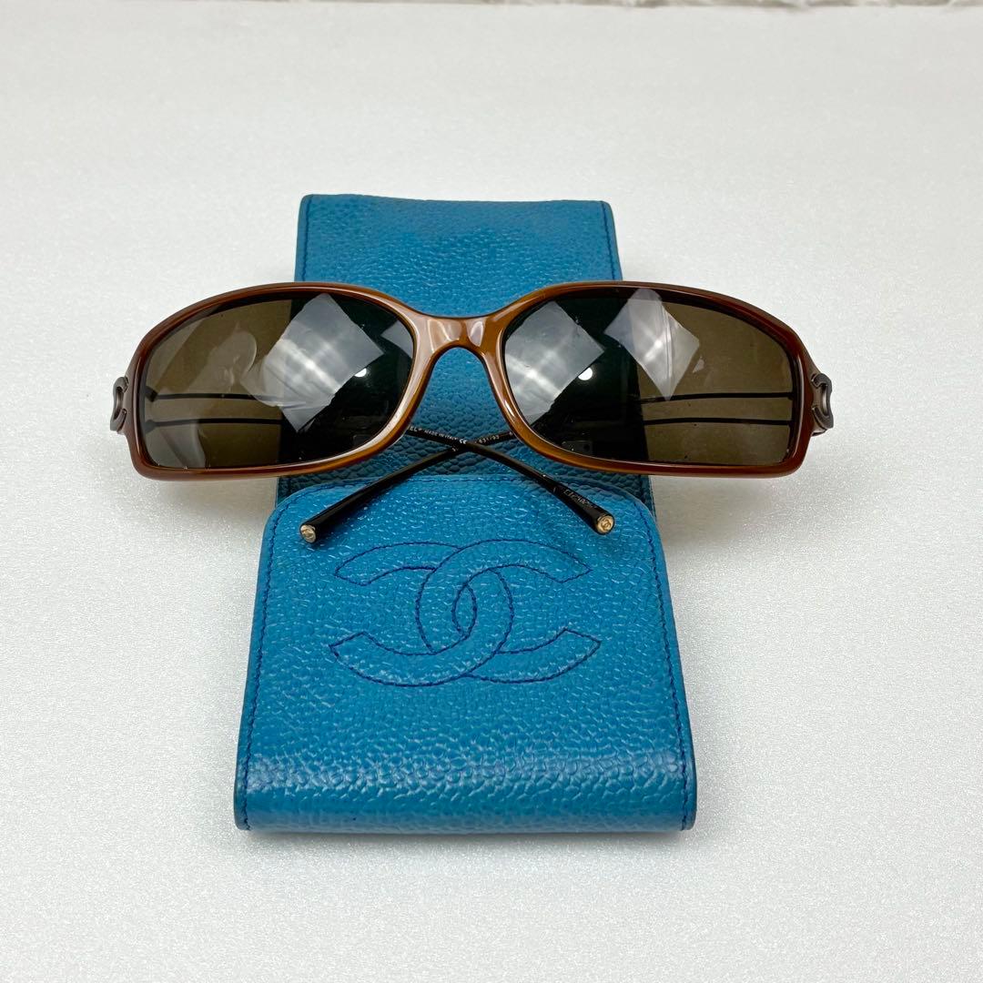 おしゃれ ★ シャネル ココマーク付き サングラス ブラウン レザーケース付き