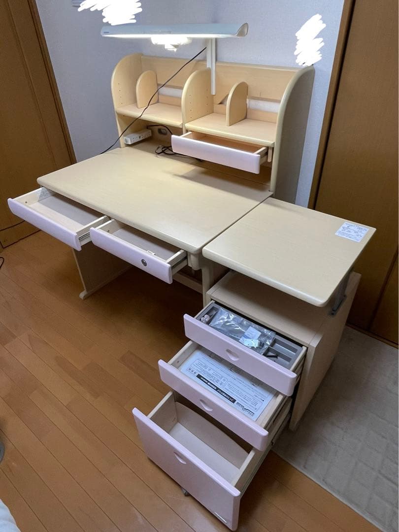 かたかた　　コイズミ　学習机　② (シェルフ、ワゴンは別売りです！)