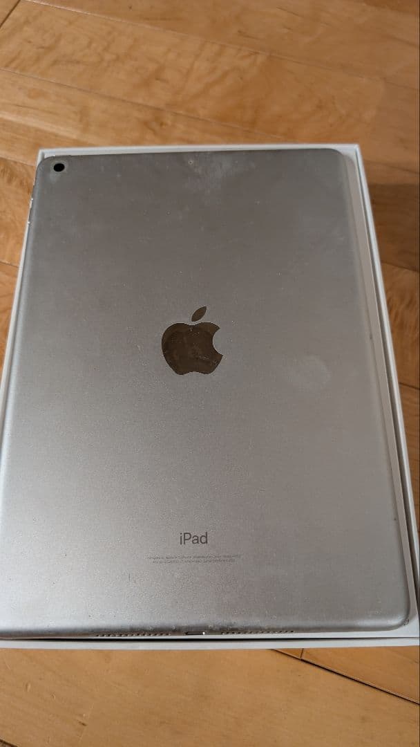 Apple iPad シルバー 本体　32GB 第6世代