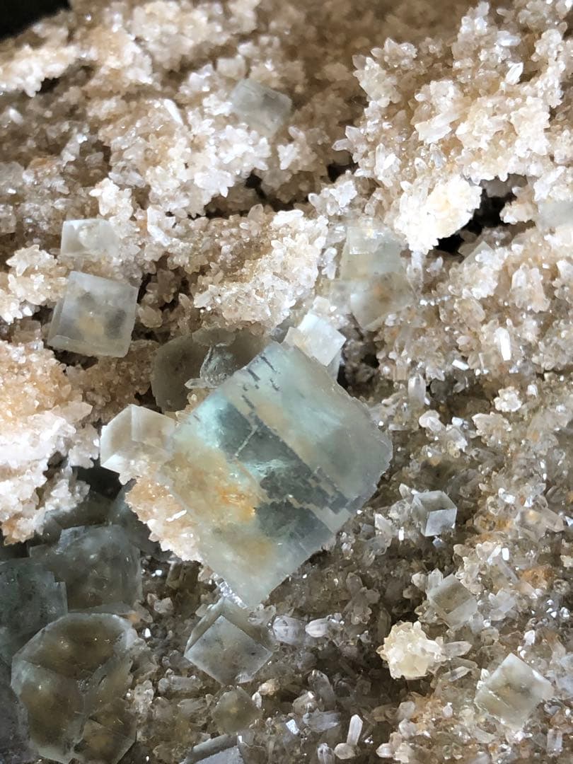 レア　単晶体　水晶共生　綺麗グリーン　　シャンファーリン フローライト