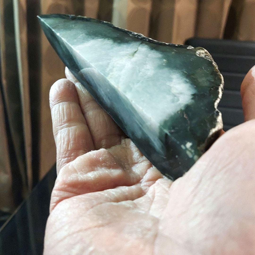 渋かっこいい模様に迫力の大きさの JADEITE 本翡翠 原石 2面磨き453