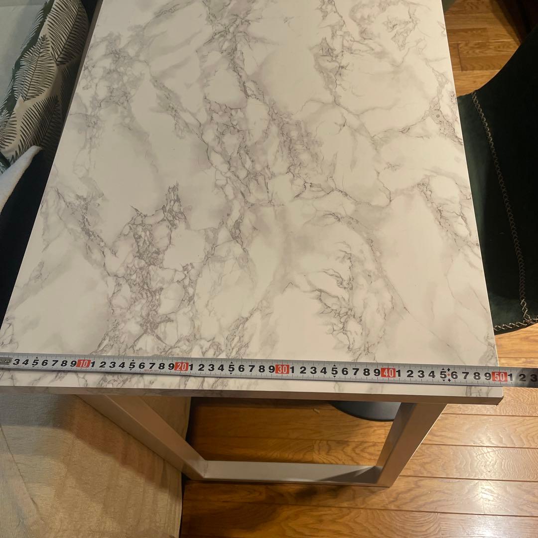 カウンターテーブルとカウンターチェア2個