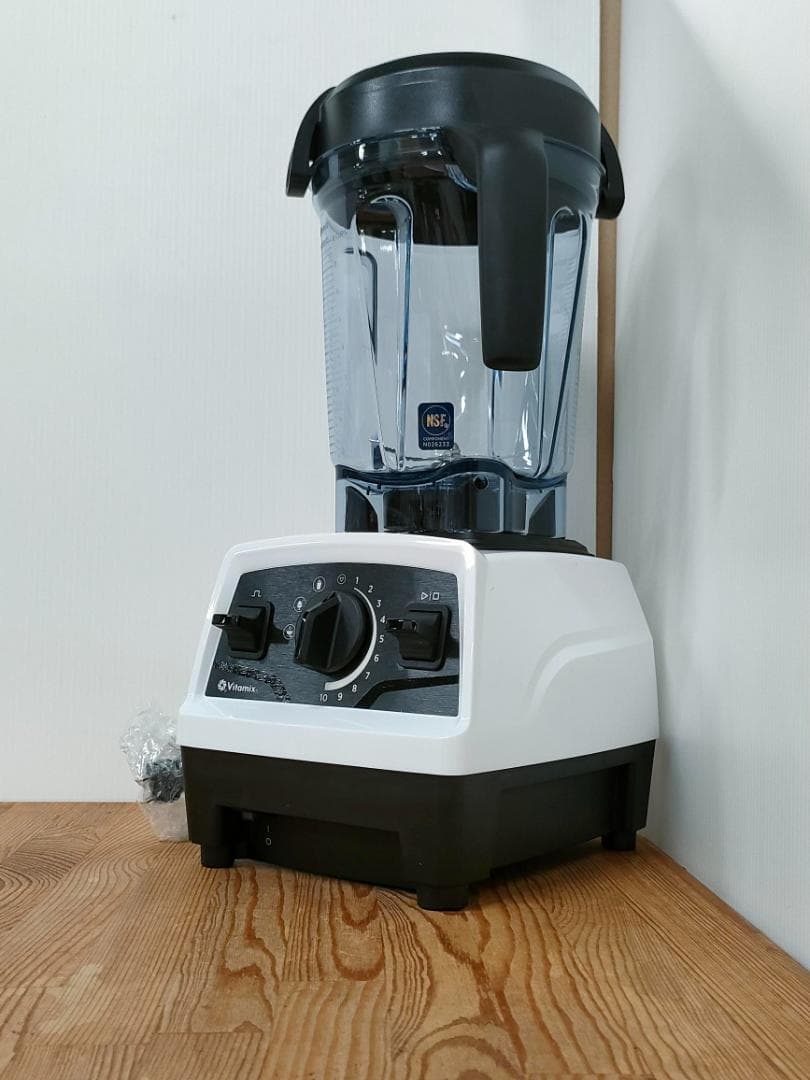 【新品・未使用】バイタミックス E520　ホワイト　保証書あり　1581