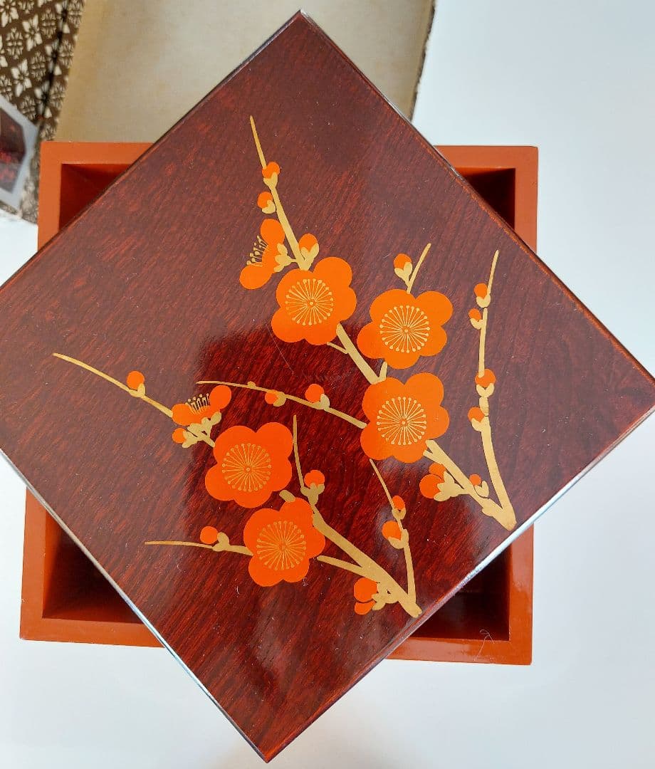 重箱　合成漆器 梅柄 ３段　年代物1980年頃購入　箱あり きれいめ中古