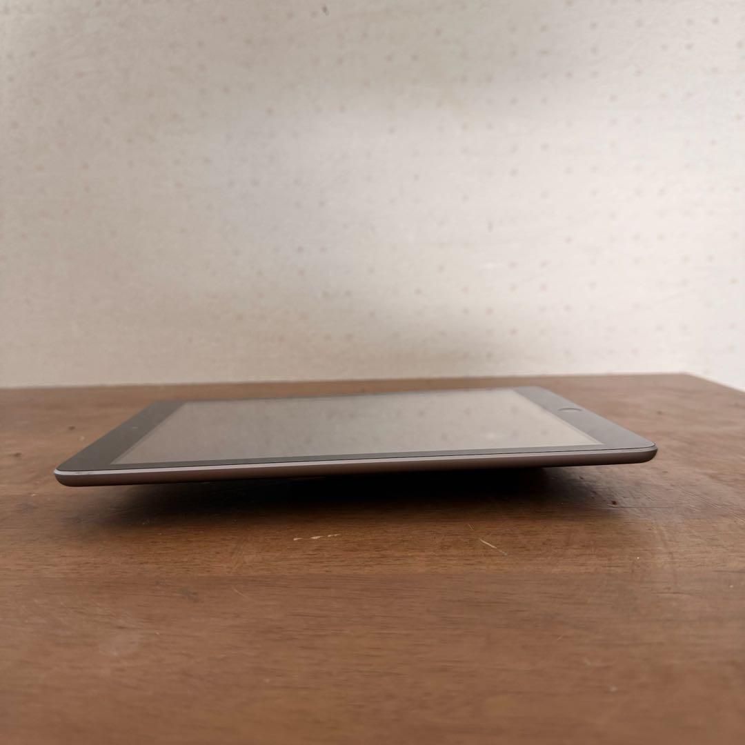 ● 美品 Apple iPad 32GB 第5世代 wifi MP2F2J/A