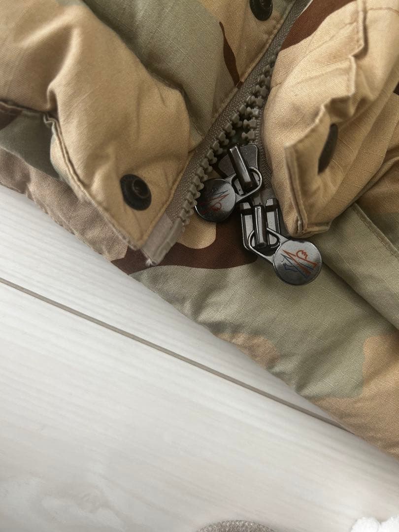 モンクレール カモフラージュ ダウンベスト