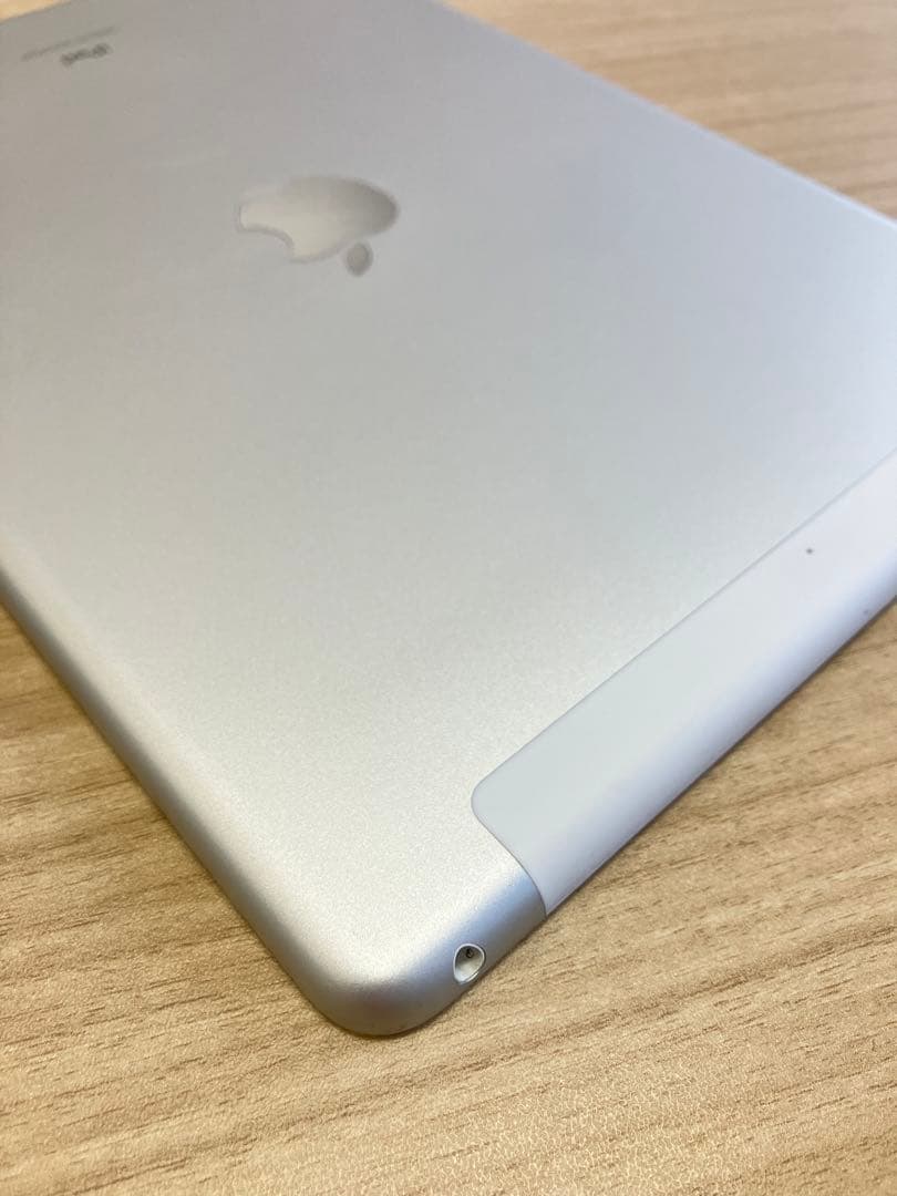 バッテリー劣化ナシ★iPad 第7世代 32GB Wi-Fi セルラー ドコモ