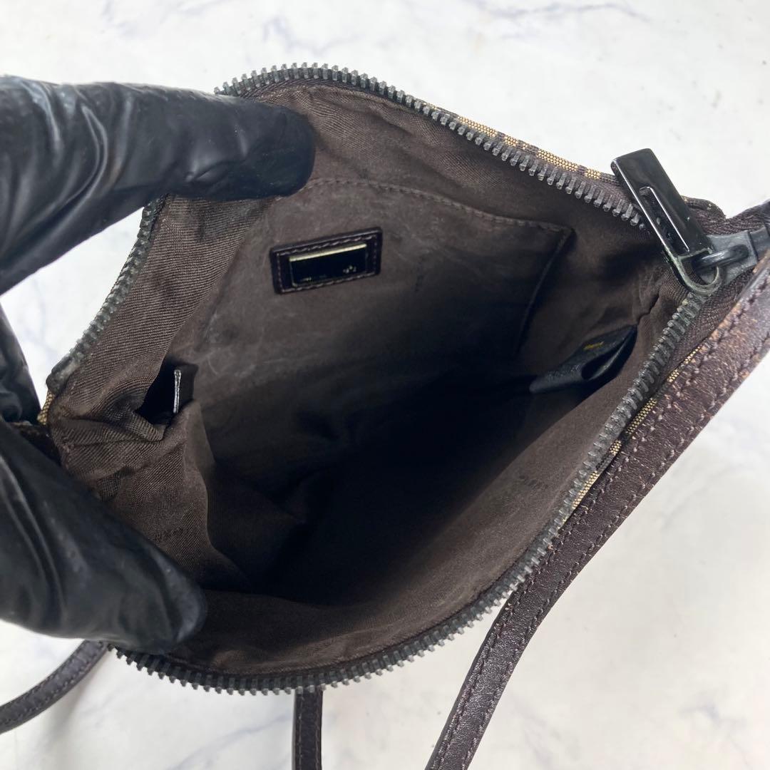 美品 FENDI ショルダーバック ズッキーノ キャンバス FF金具