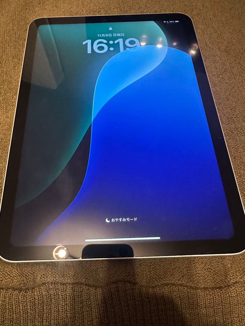 iPad A16 第11世代128GB バッテリー100%