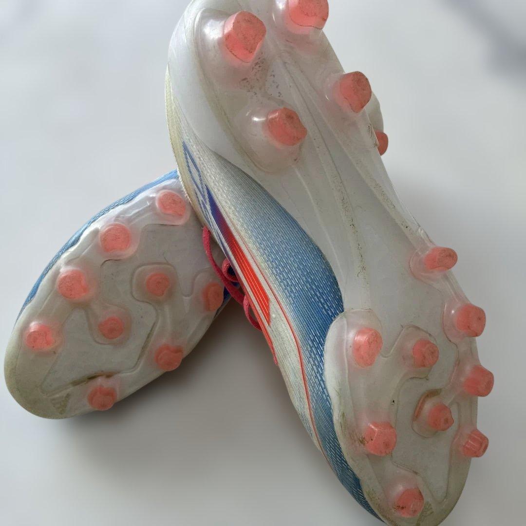 adidas サッカーシューズ ハイカット ホワイト/ブルー/ピンク