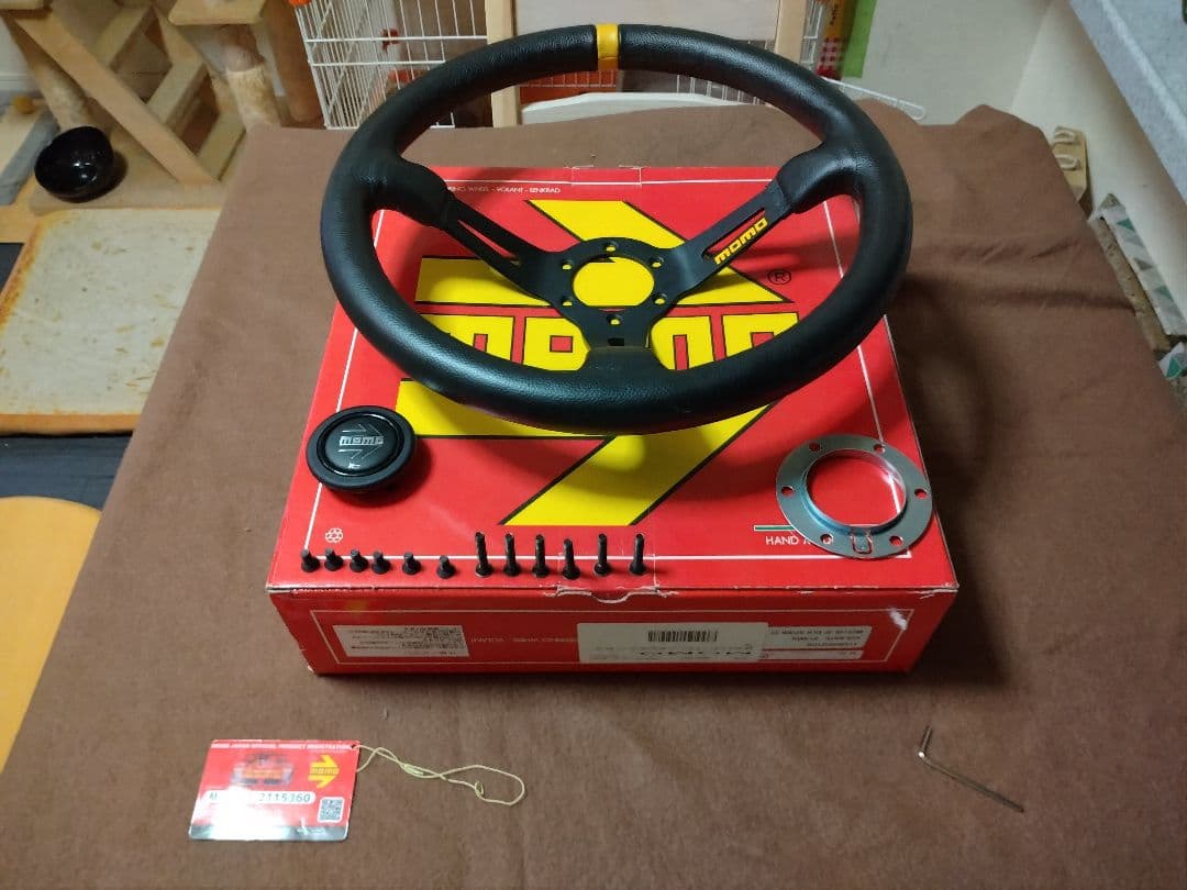 MOMO ステアリング　MOD08 35パイ