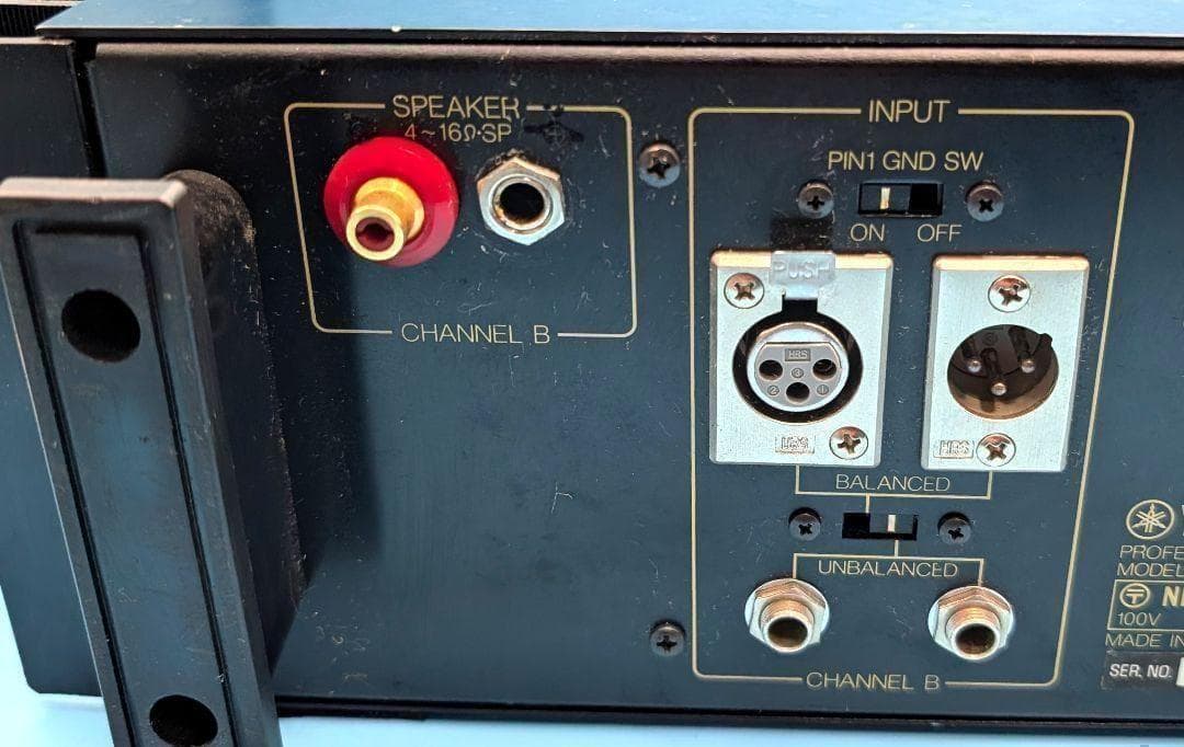 ヤマハ　YAMAHA PC1002 業務用 2ch パワーアンプ