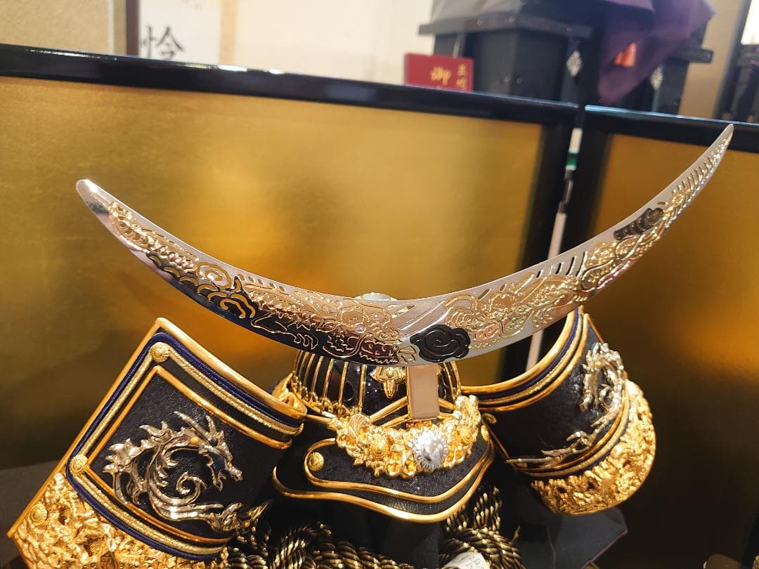 ●五月人形フルセット●　伊達政宗　金の透かし彫り三日月兜　金屏風セット