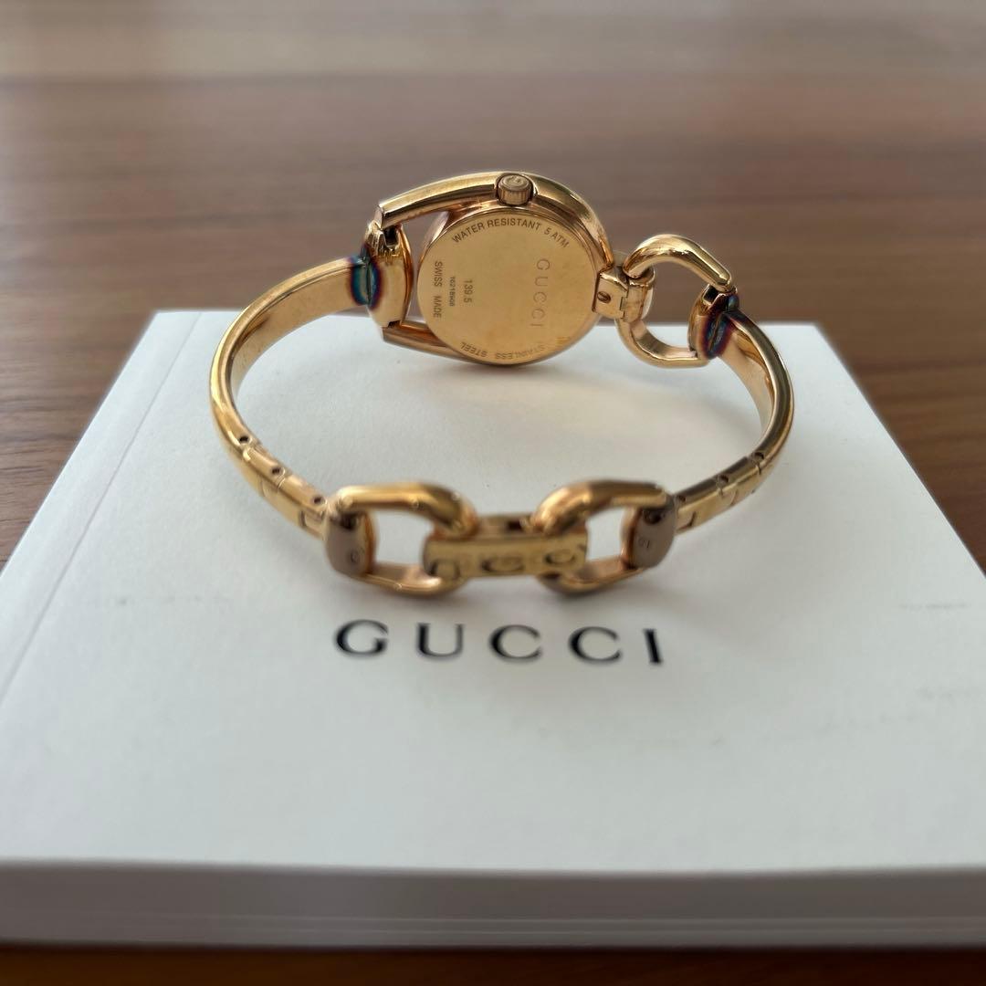 GUCCI ゴールド ブレスレット型時計