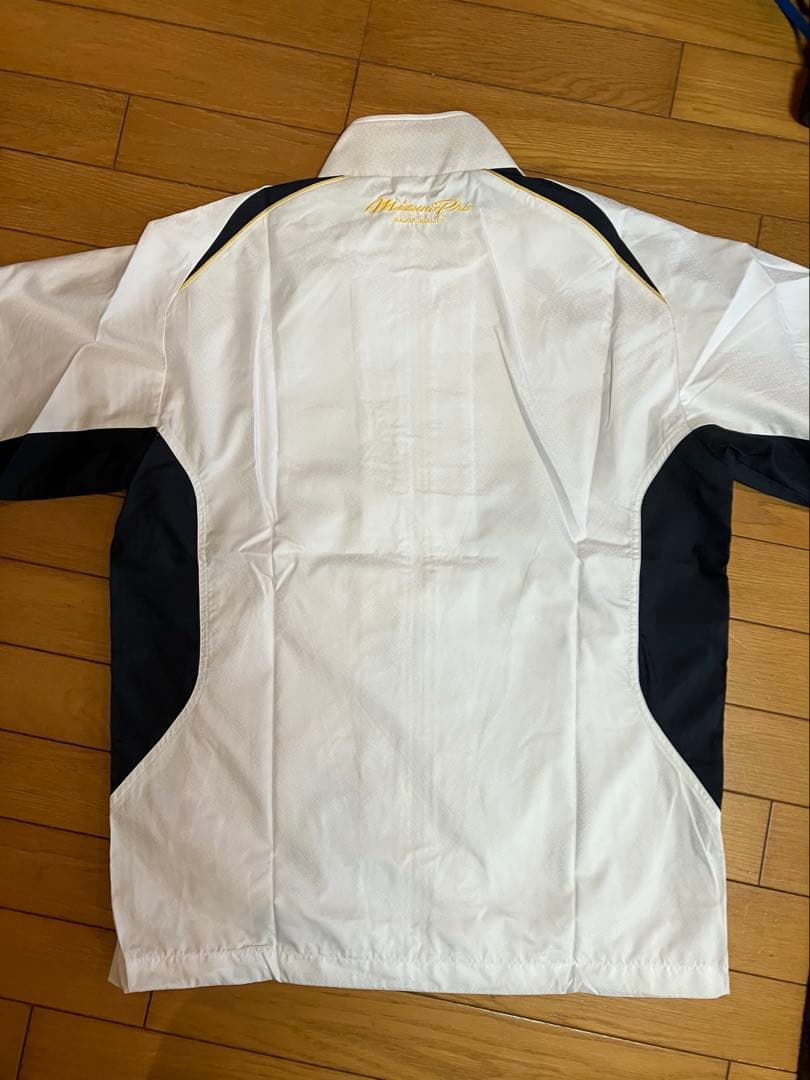 ミズノプロ　ウィンドブレーカー上下セット Lサイズ 新品未使用ですが薄いシミあり