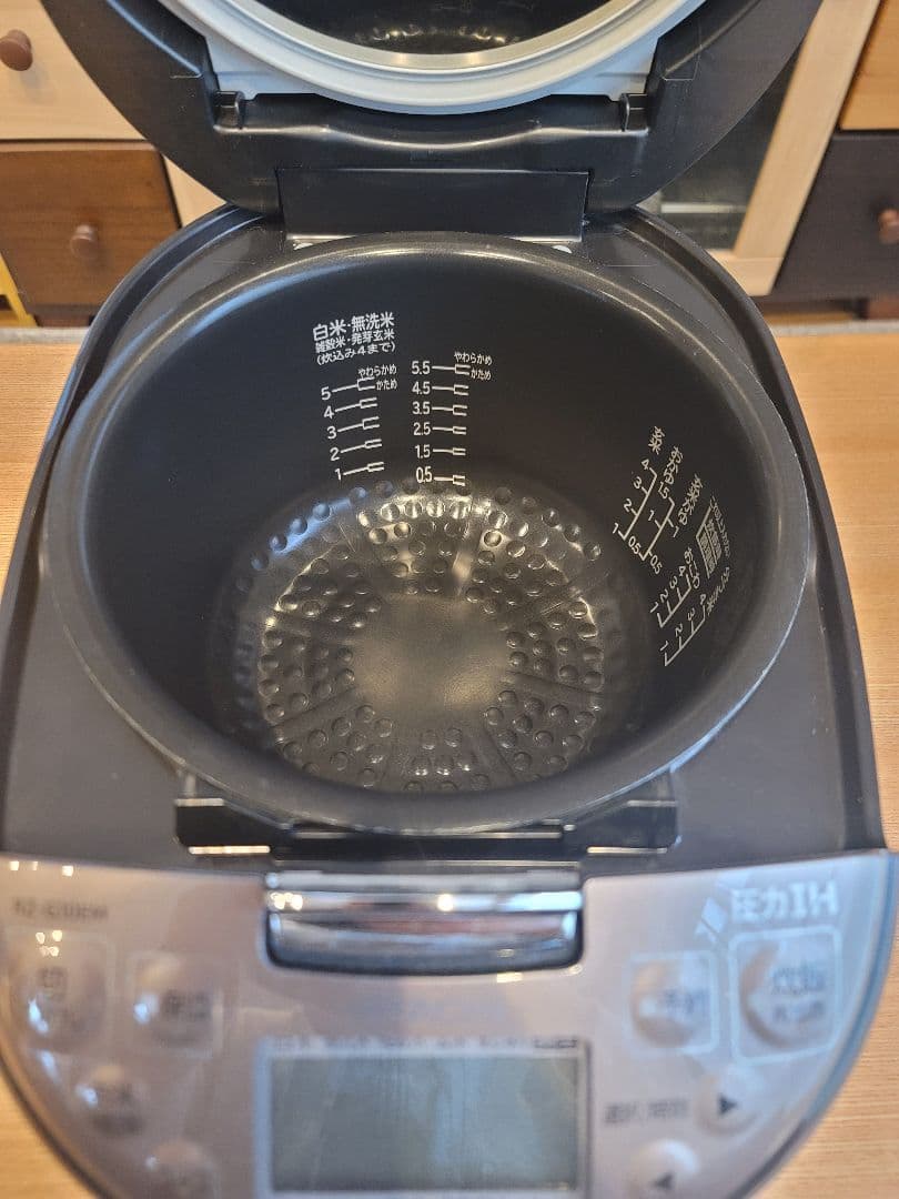 日立の炊飯器 RZ-G10EM 2021年製