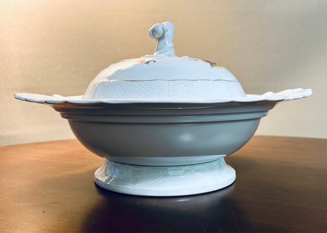 マイセン ノイブランデンシュタイン　レリーフ 三つ花 ベジタブルボウル 蓋付き