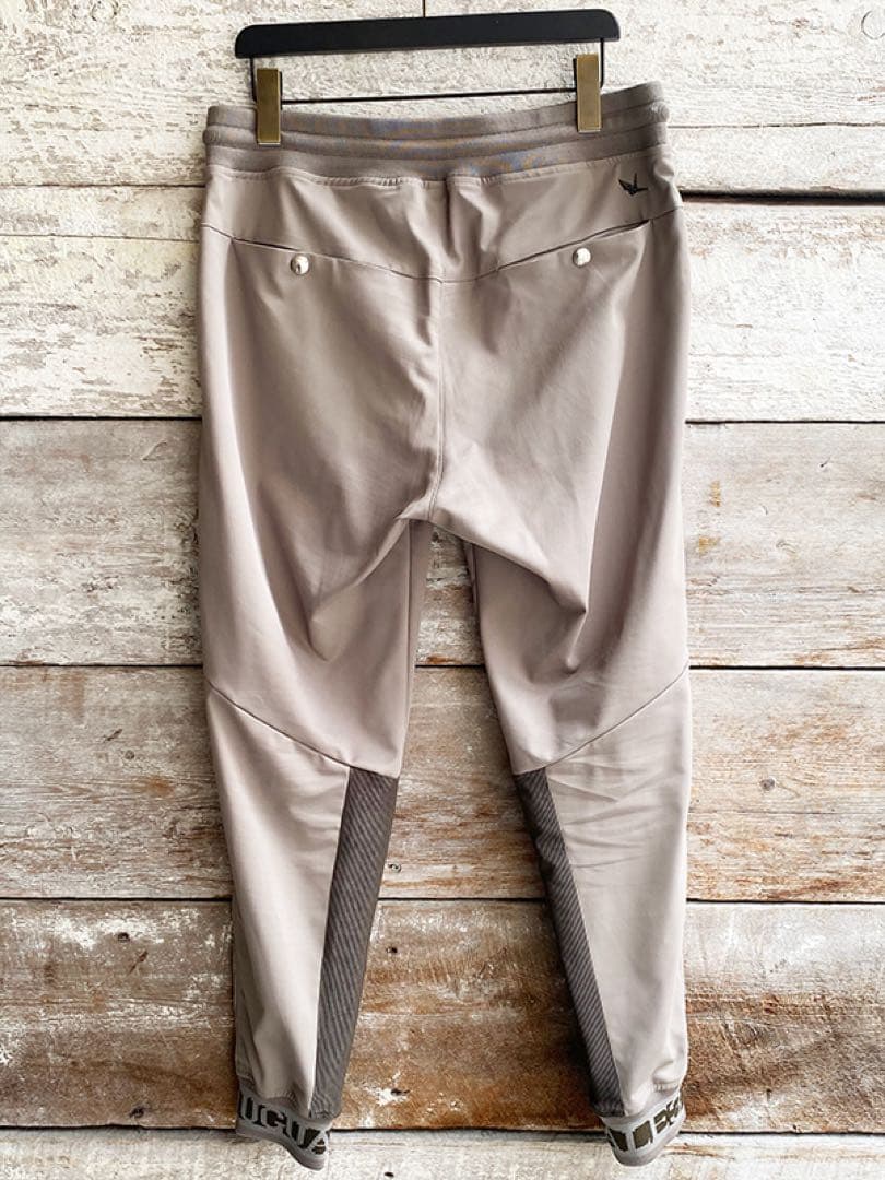 1PIU1UGUALE3 グレー ナイロンジャケット